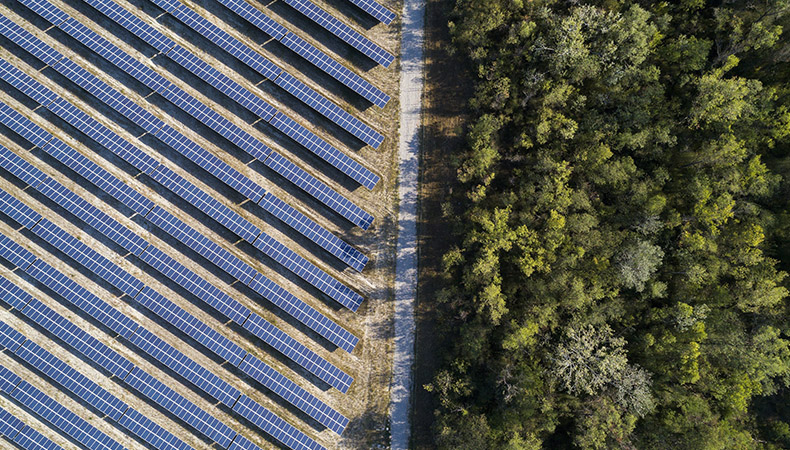 Photo du parc solaire de La Roche-de-Glun