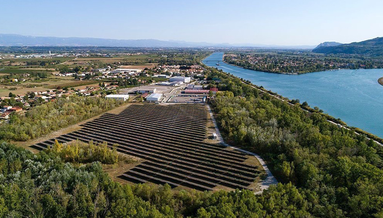 Photo du parc solaire de la Roche-de-Glun