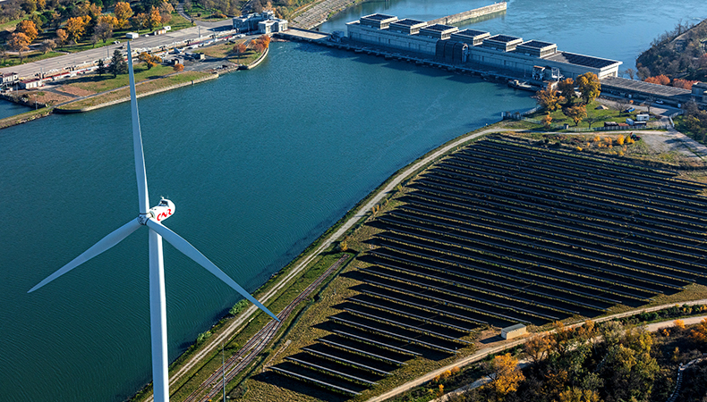 France, Vaucluse (84), Bollene, Centrale ecluse sur le Canal Donzere Mondragon, Parc photovoltaique et eolien sur le site industrialo portuaire, (vue aerienne)